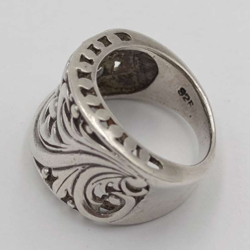Bulky Sterling silver ring - weighs 9.0 grams - size O