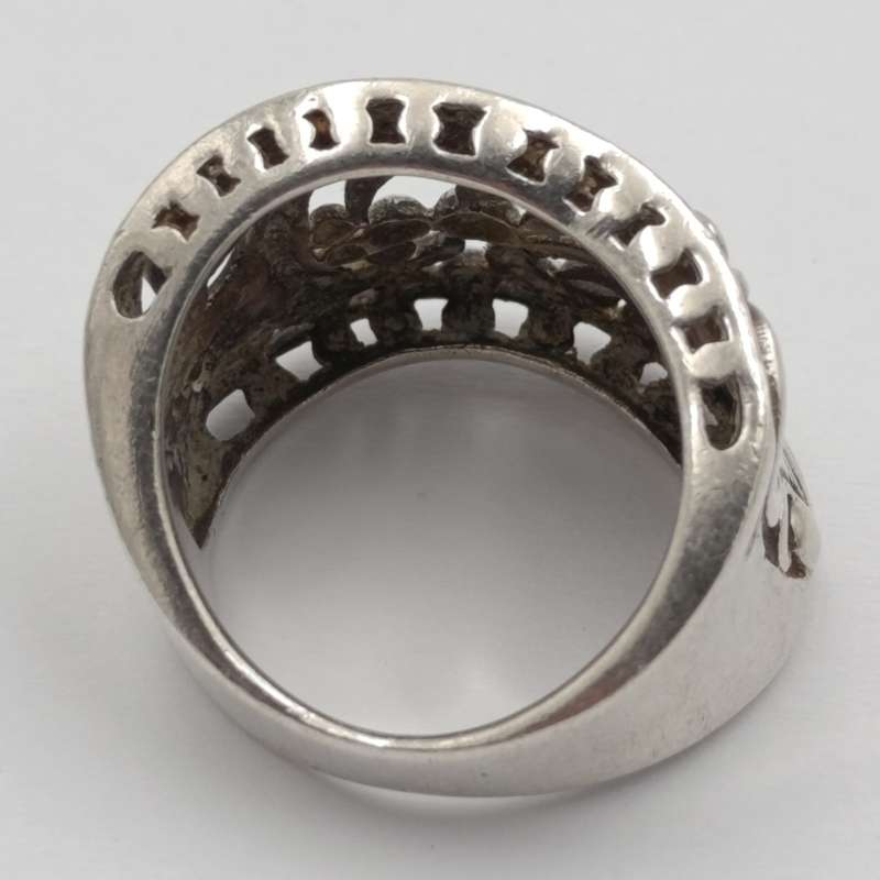 Bulky Sterling silver ring - weighs 9.0 grams - size O