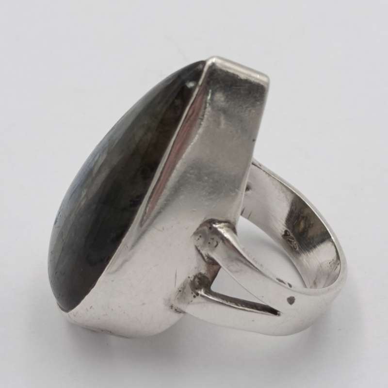 Vintage sterling silver ring with moonstone - weighs 14.4g - size M 1/2