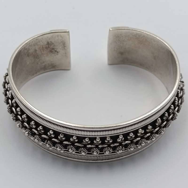 Beautiful sterling silver bangle - weighs 45.7g