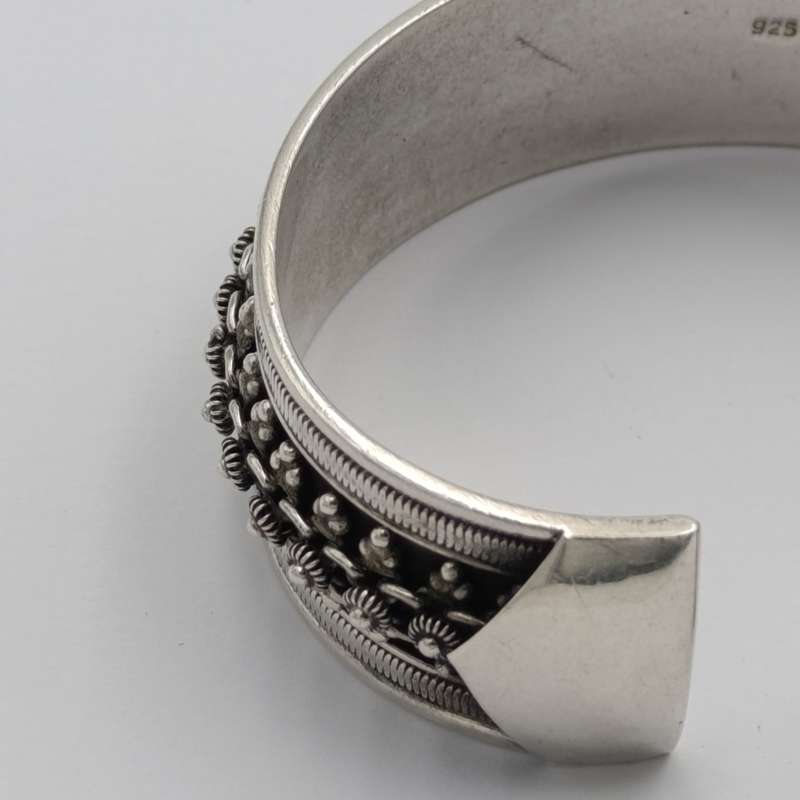 Beautiful sterling silver bangle - weighs 45.7g