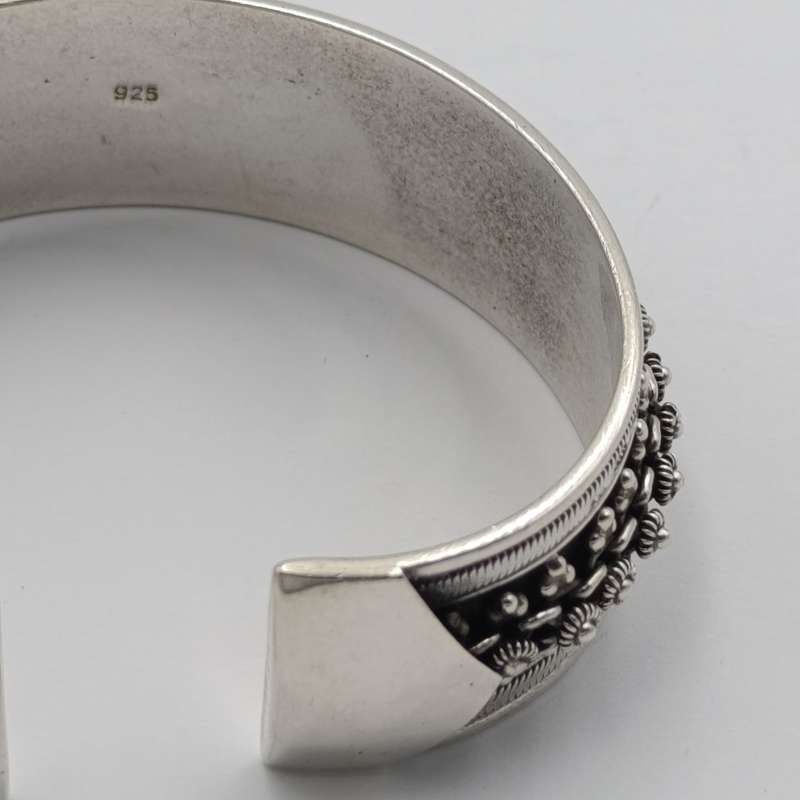Beautiful sterling silver bangle - weighs 45.7g