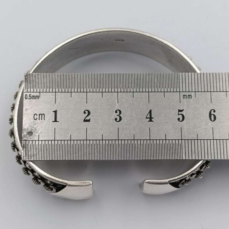 Beautiful sterling silver bangle - weighs 45.7g