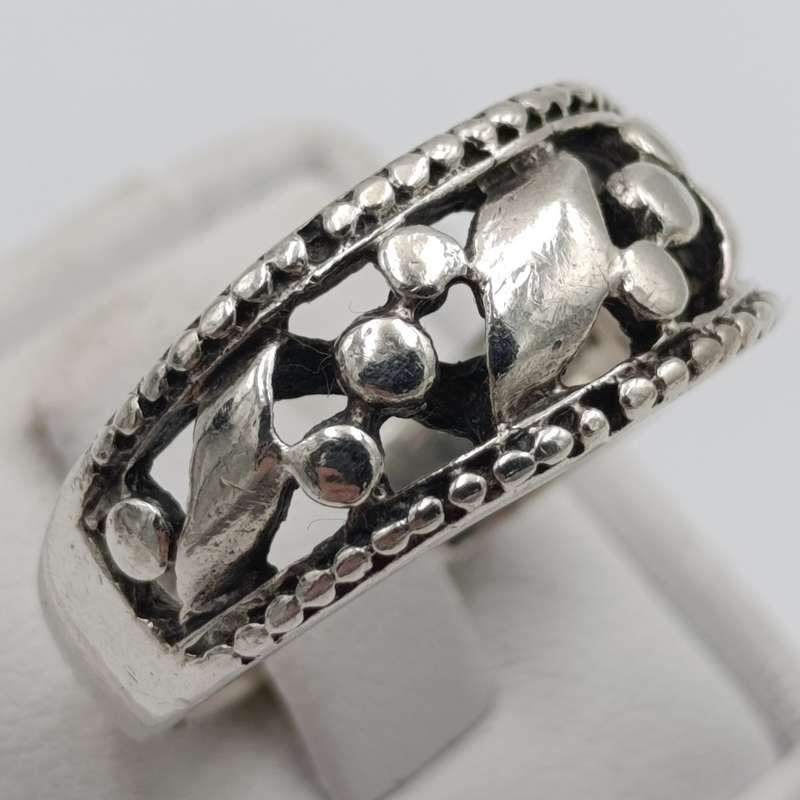 Vintage sterling silver ring - size R - weighs 6.3g