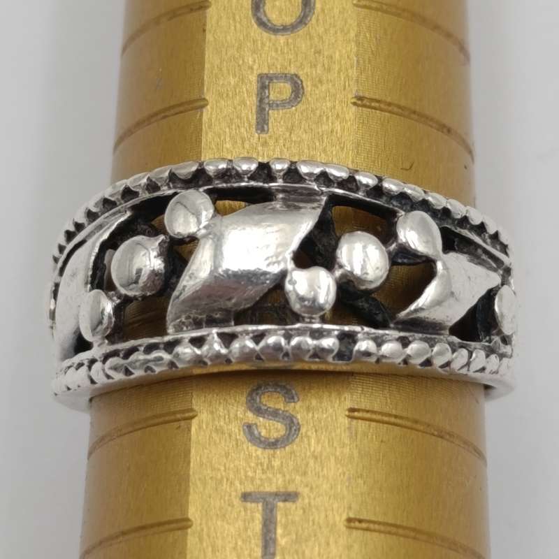 Vintage sterling silver ring - size R - weighs 6.3g
