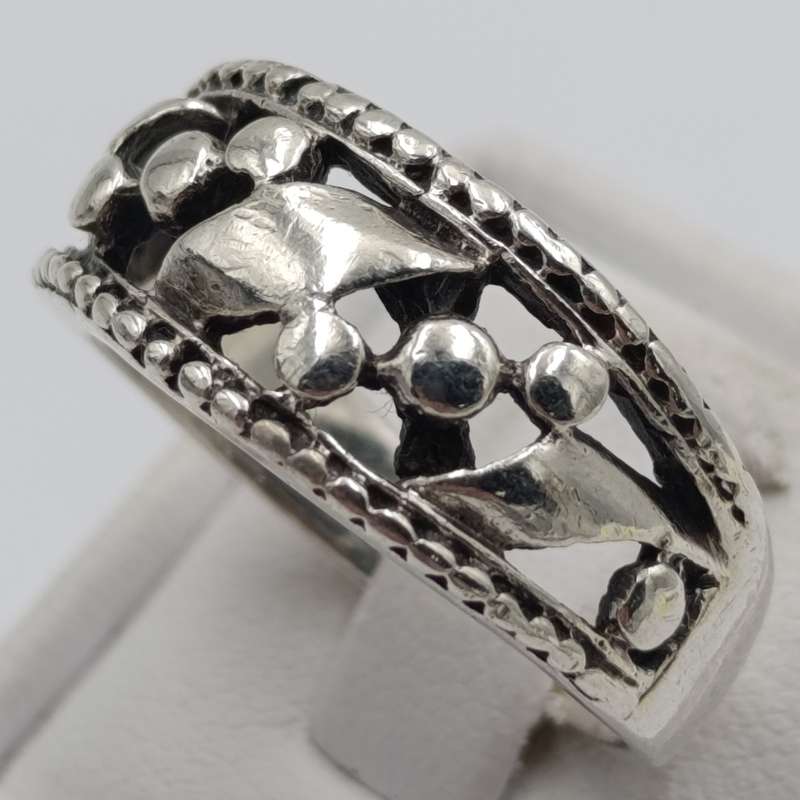 Vintage sterling silver ring - size R - weighs 6.3g