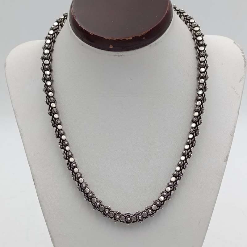 Very Unique design sterling silver necklace - weighs 66.5g - length 43.5g