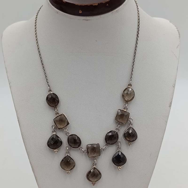 Vintage sterling silver necklace with cushion cut smokey quartz - weighs 19.3g - length 47cm