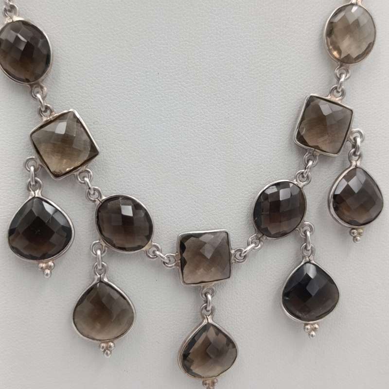 Vintage sterling silver necklace with cushion cut smokey quartz - weighs 19.3g - length 47cm