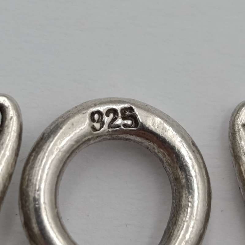 Very Unique design sterling silver necklace - weighs 66.5g - length 43.5g
