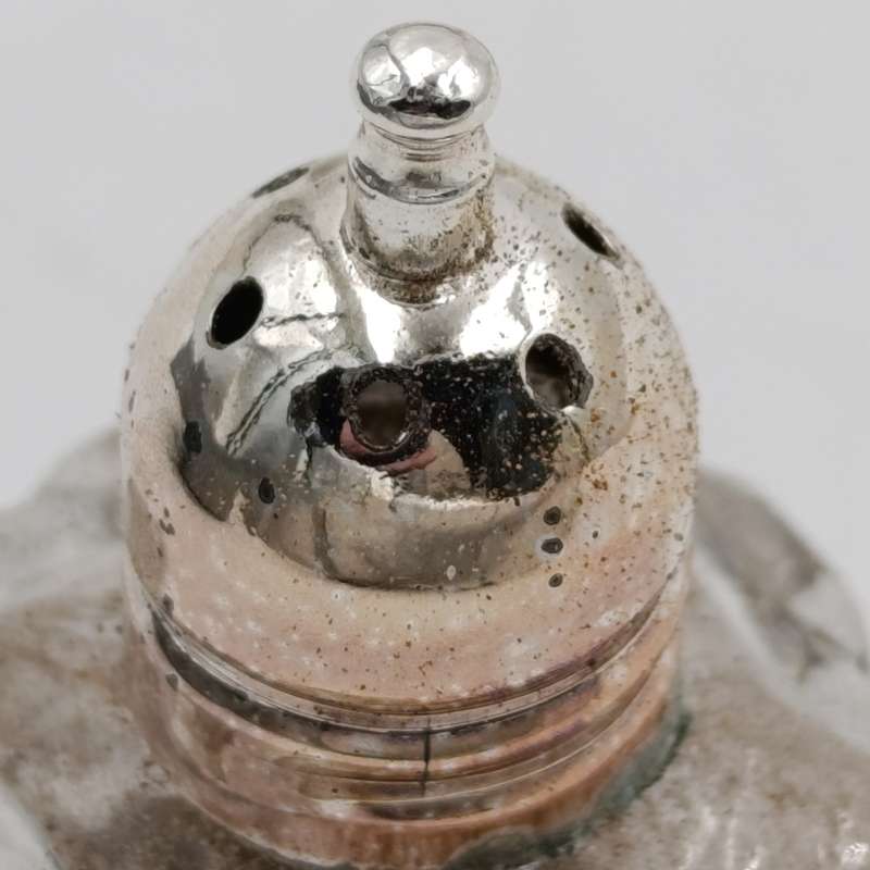 Set of 8 Glass Salt and pepper shakers in box