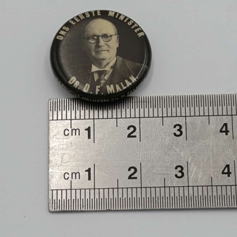 Vintage Dr D.F. Malan - Ons Eerste Minister lapel tinnie pin badge