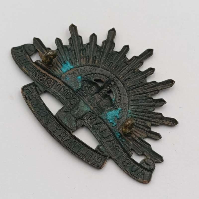 Austrailia Commonwealth military Forces cap badge with lugs