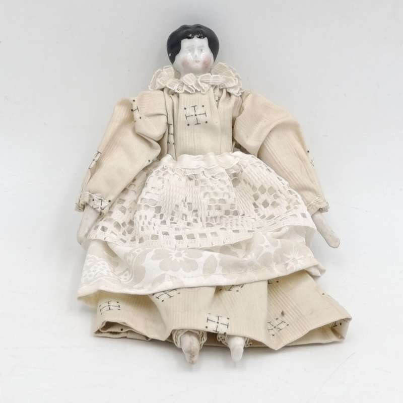 Dark hair rosy cheeks antique doll - 17cm long