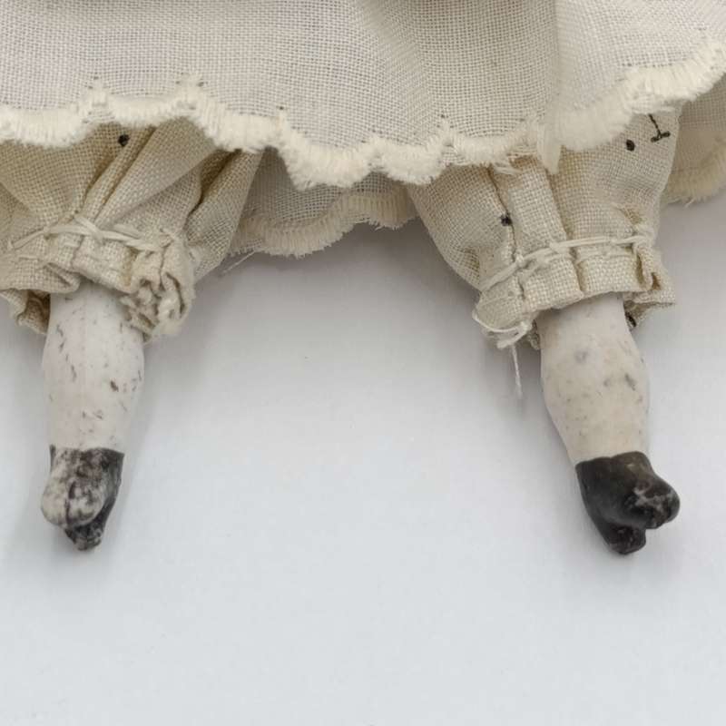 Antique Brown hair rosy cheeks doll - 18cm long