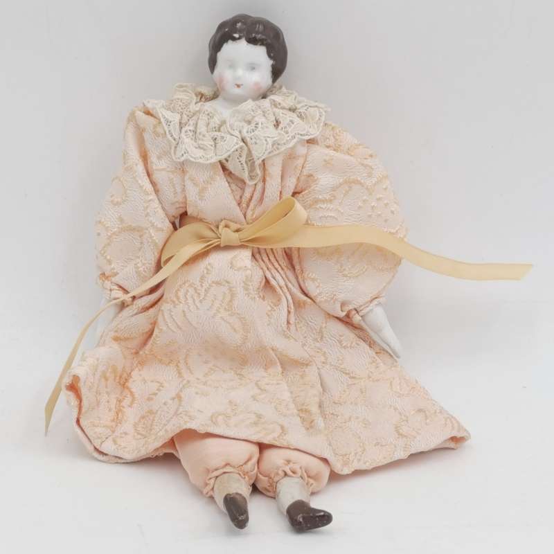 Antique brown hair rosy cheeks doll - 21cm long - late 1800's