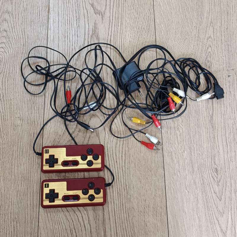 Family Computer Vintage TV Games console with game