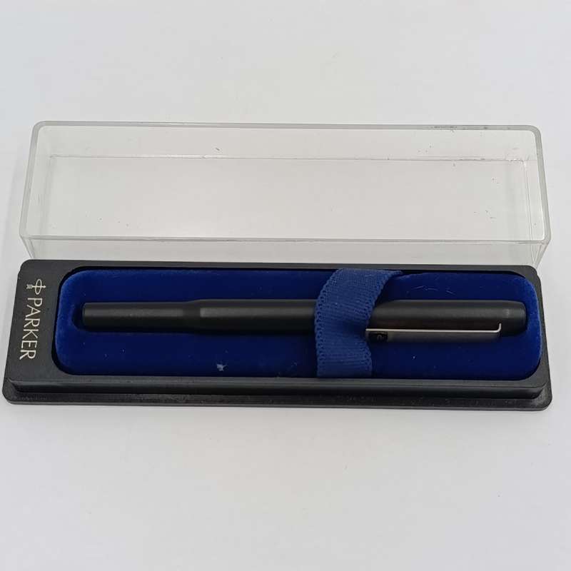 Vintage Parker matte black fountain pen in case