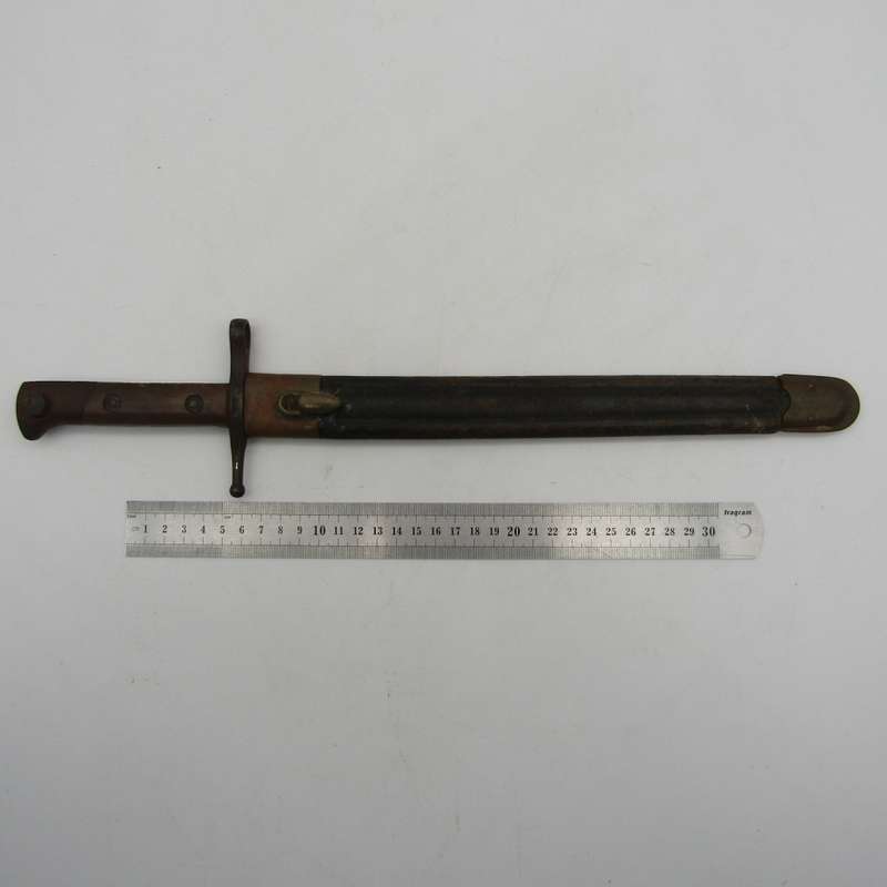 Italian M1891 Mannlicher Carcano rifle bayonet with sheath - Sheath brass is loose