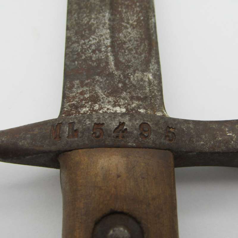 Italian M1891 Mannlicher Carcano rifle bayonet with sheath - Sheath brass is loose