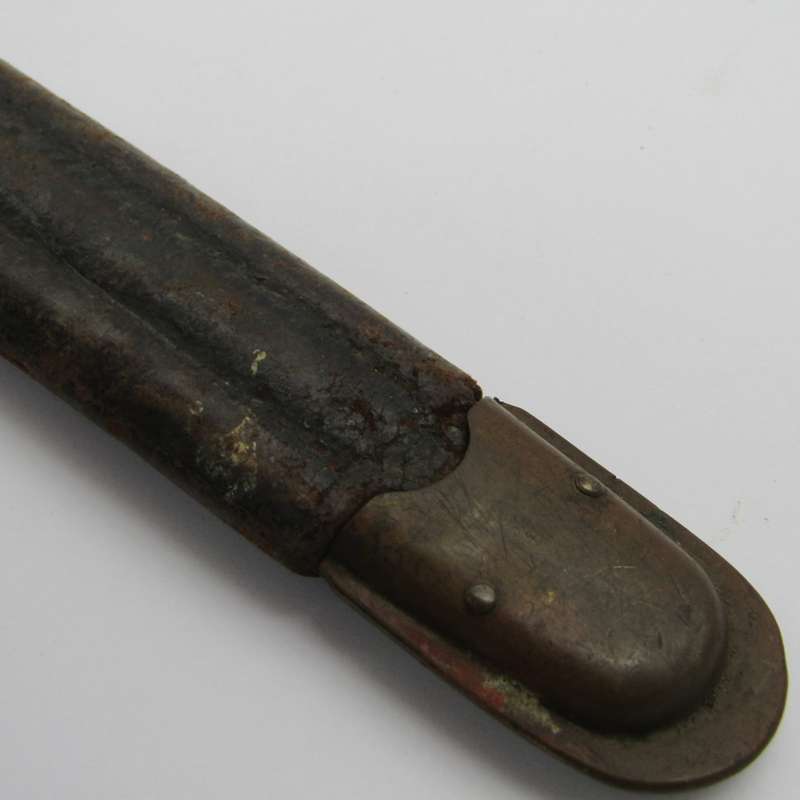 Italian M1891 Mannlicher Carcano rifle bayonet with sheath - Sheath brass is loose