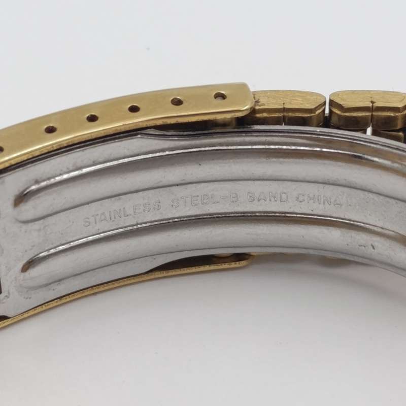 Seiko Quartz day/date V743-9A19 mens watch - excellent working condition
