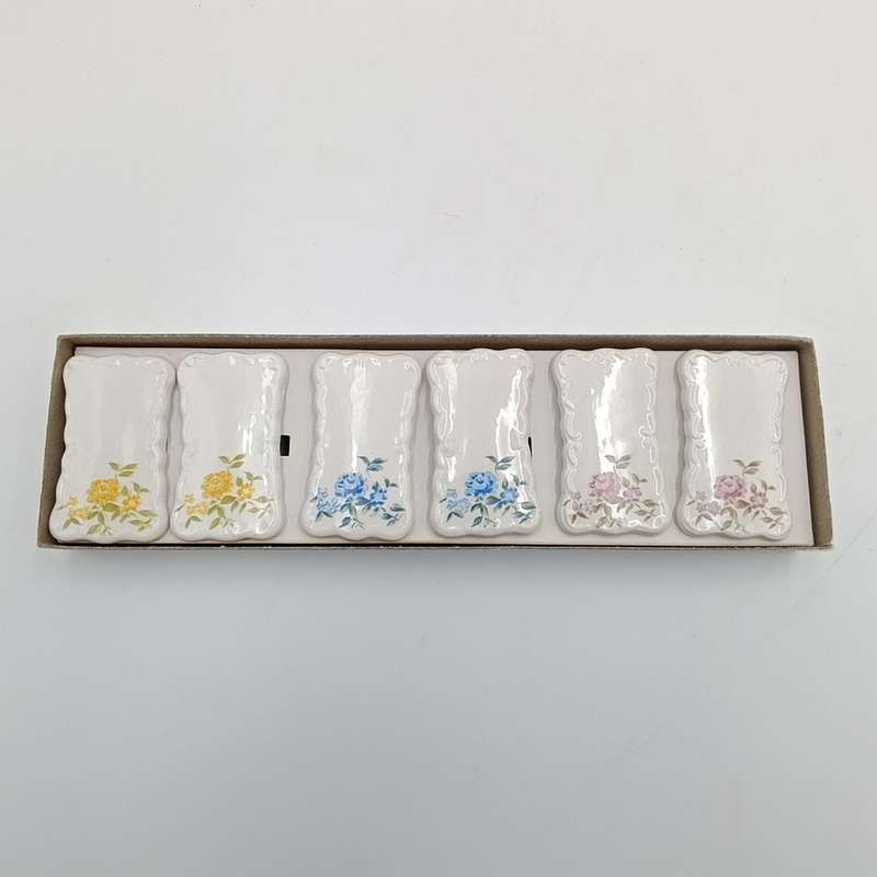 Set of 6 porcelain name plate stands in box