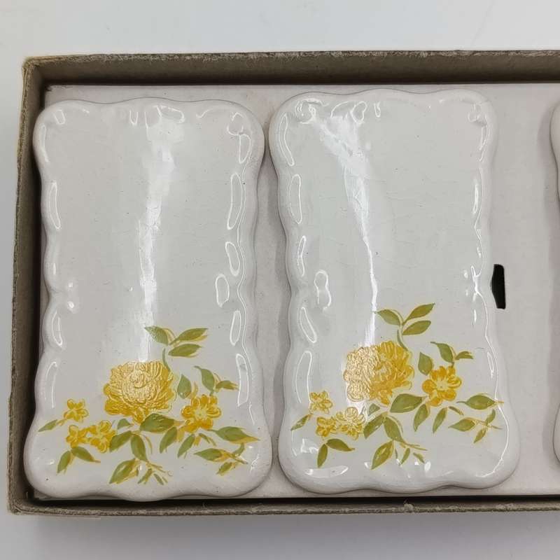 Set of 6 porcelain name plate stands in box