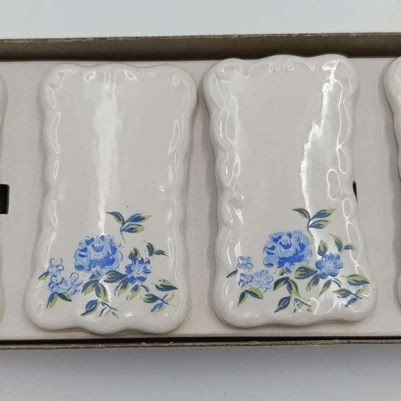 Set of 6 porcelain name plate stands in box