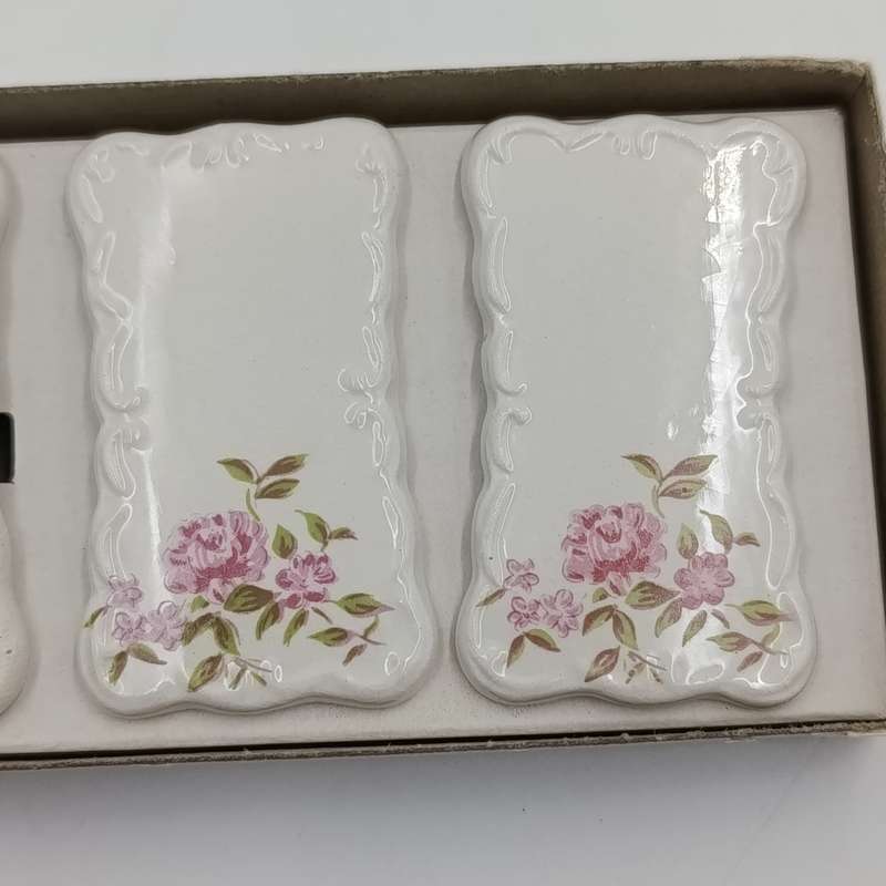 Set of 6 porcelain name plate stands in box