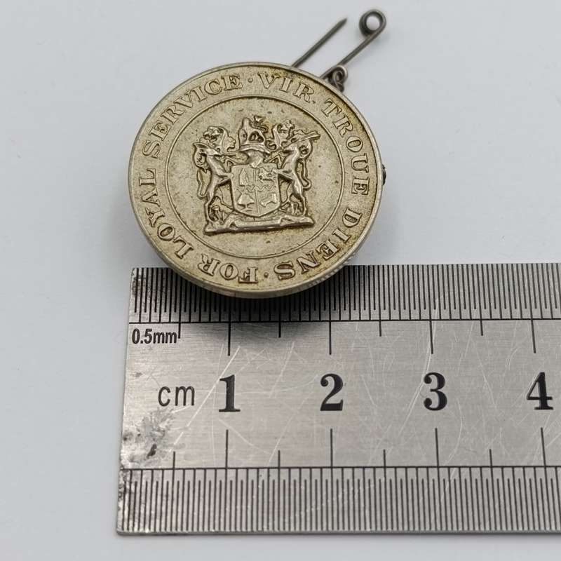 Loyal service badge for persons that could no longer serve in WW2 - no. 768 with safety pin