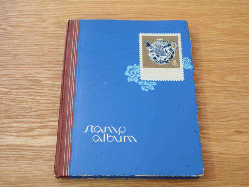 Book with over 400 stamps - Including soccer collection - @ CRAZY R1 start