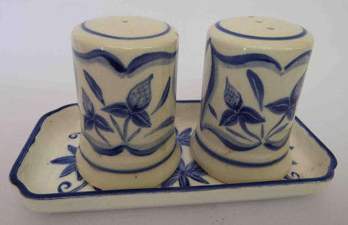 Delft like Salt & Pepper set - as per photo