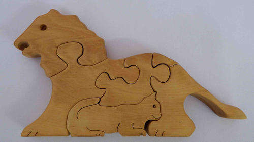Yellow wood lion puzzle - broken piece - as per photo(price reduced with R10)