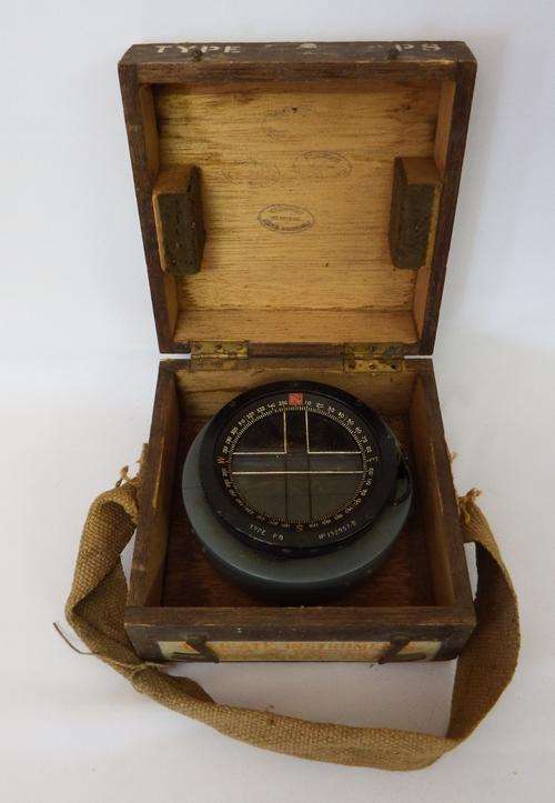 A.M. Type P.8 compass in original box - No. 132957B - 12.5 x 12.5 - as per photo