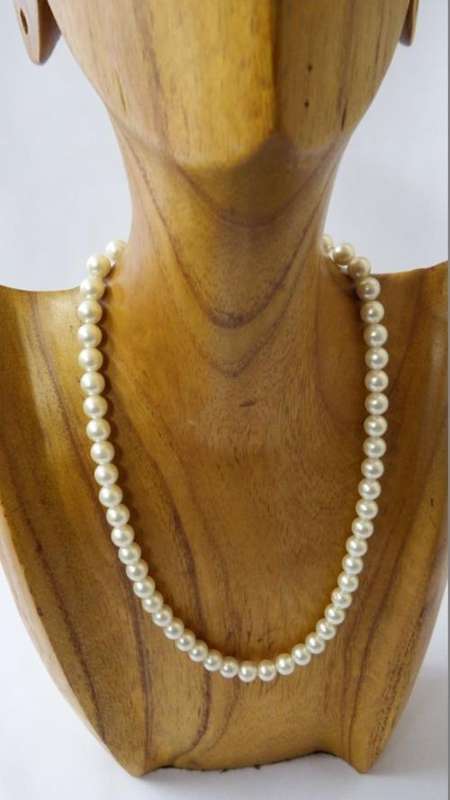 Imitation pearl necklace with broken clasp - as per photo