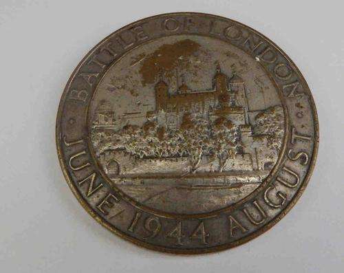 Battle of London June 1944 - Aug 1944 and Sept 1940 - 1941 medallion(price reduced with R50)