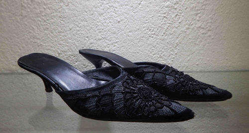 Black point toe high heels with some bead work - some damage as(price reduced with R20)