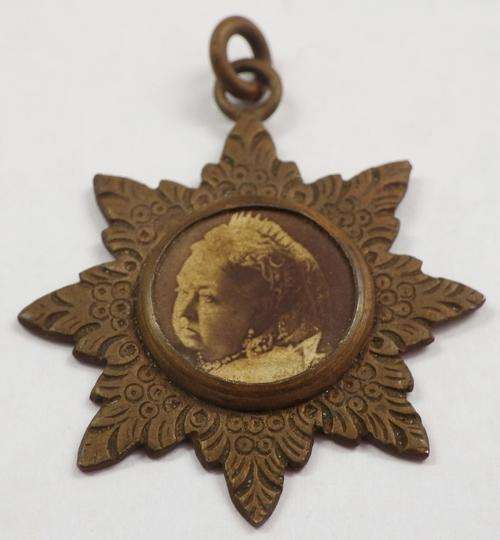 Antique 1837 - 1897 Queen Victoria record reign medallion with photo - 3.5 x 3cm - as per photo