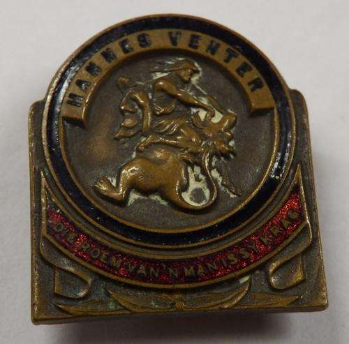 Hannes Venter die roem van 'n man is sy krag - button hole badge - @ CRAZY R1 start