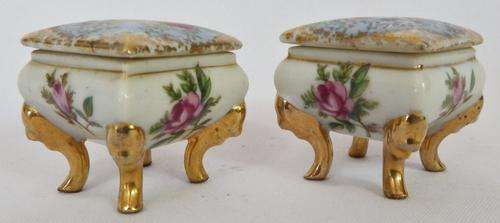 Set of 2 Porcelain ring holders - as per photo