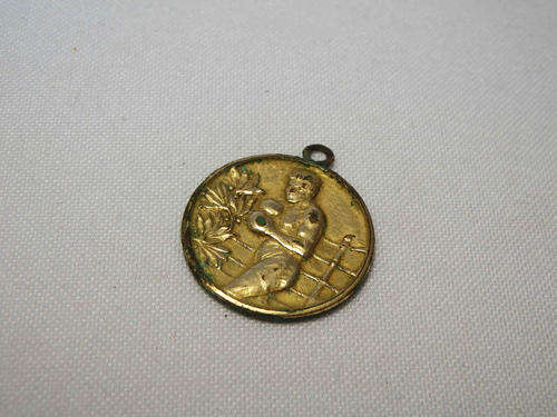 Vintage 18kt plated boxing medal - as per photo