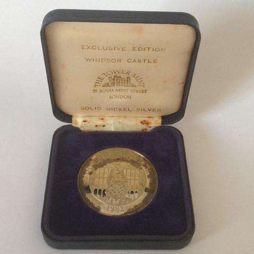 1982 The Bull of Clarence Windsor Castle medallion @ crazy R1 start