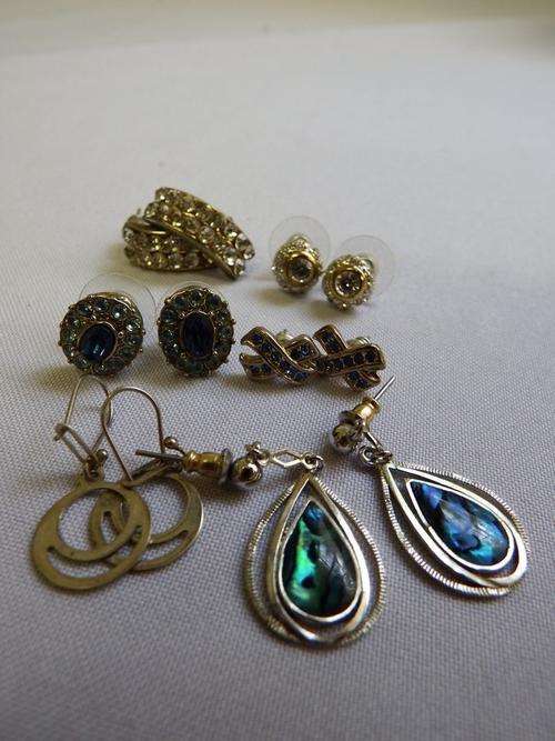 Lot of 6 pairs of earrings - @ CRAZY R1 start