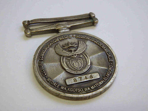 SADF Closure commemoration medal number 8746 - suspender broken
