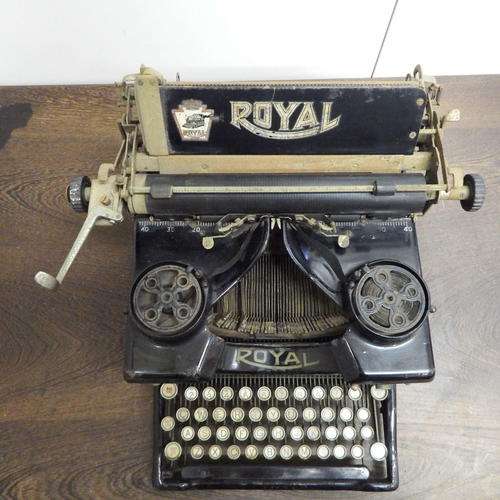 Royal no. 10 Typewriter. Circa 1919