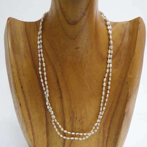 Fresh water pearls (beige)