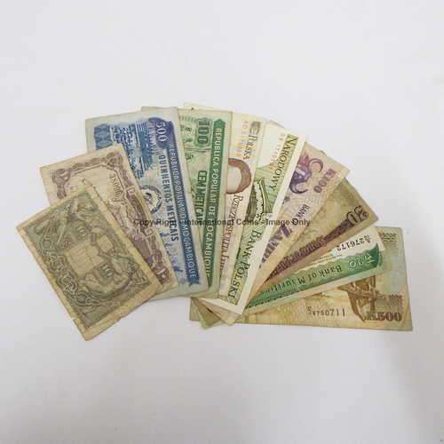 Lot of 10 old international banknotes