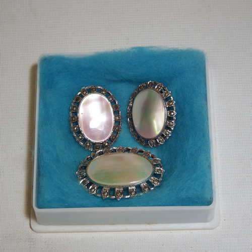 Mother of Pearl brooch and clip on earrings set
