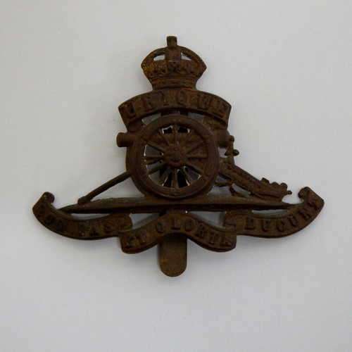 Great Britain Royal Artillery cap badge - Kings crown and slide - brass